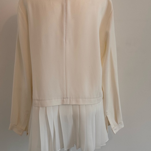 Beautiful Club Monaco blouse - Picture 3 of 9